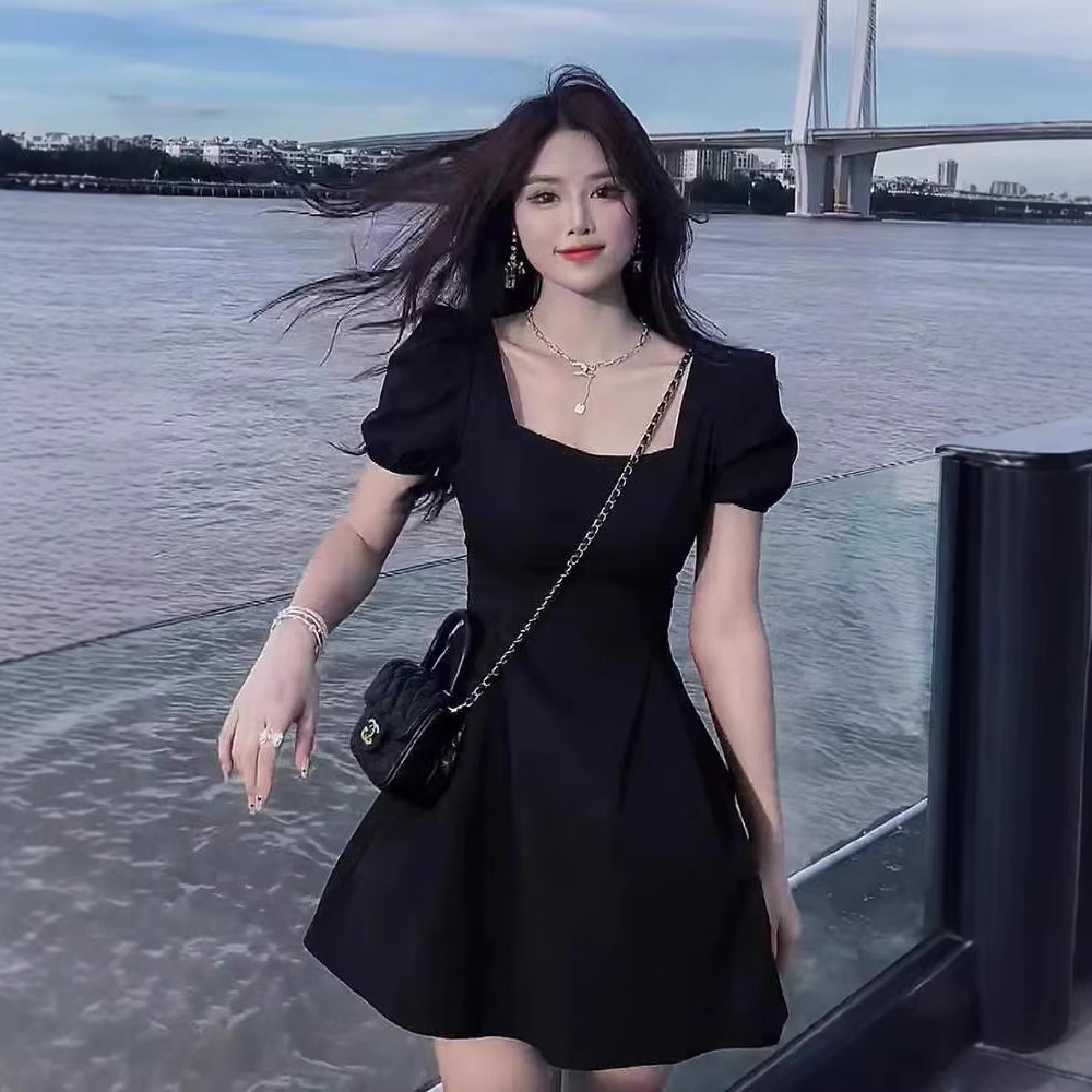 High-End Hepburn Style Little Black Dress for Women Summer New French Retro Square Neck Puff Sleeve Waist Dress Sweet and Spicy