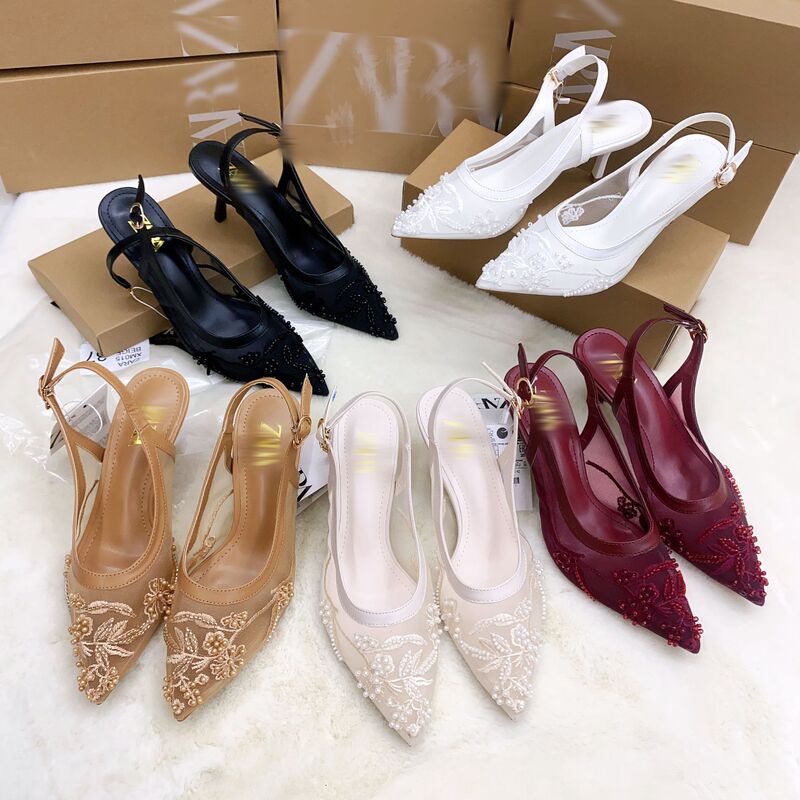 ZA's new autumn collection features beaded, fine glitter heels, which are stylish, simple, versatile, and fashionable low-heeled women's shoes ZA's new autumn collection features beaded, fine glitter heels, which are stylish, simple, versatile, and fashionable low-heeled women's shoes