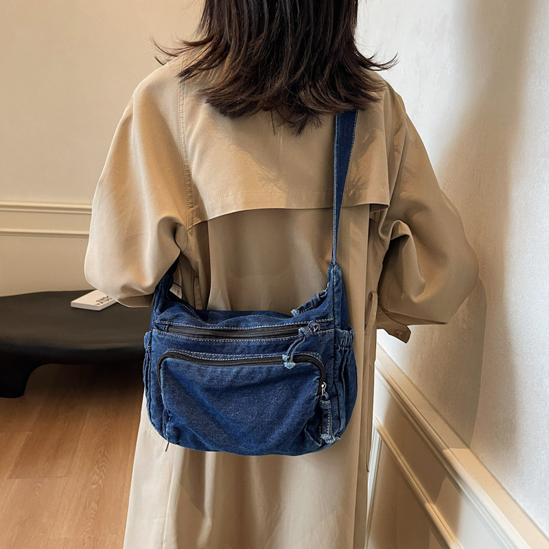 Versión coreana de mezclilla casual bolsillo con cremallera bolsa de axila bolsa de locomotora nueva bolsa de mensajero de gran capacidad de otoño e invierno