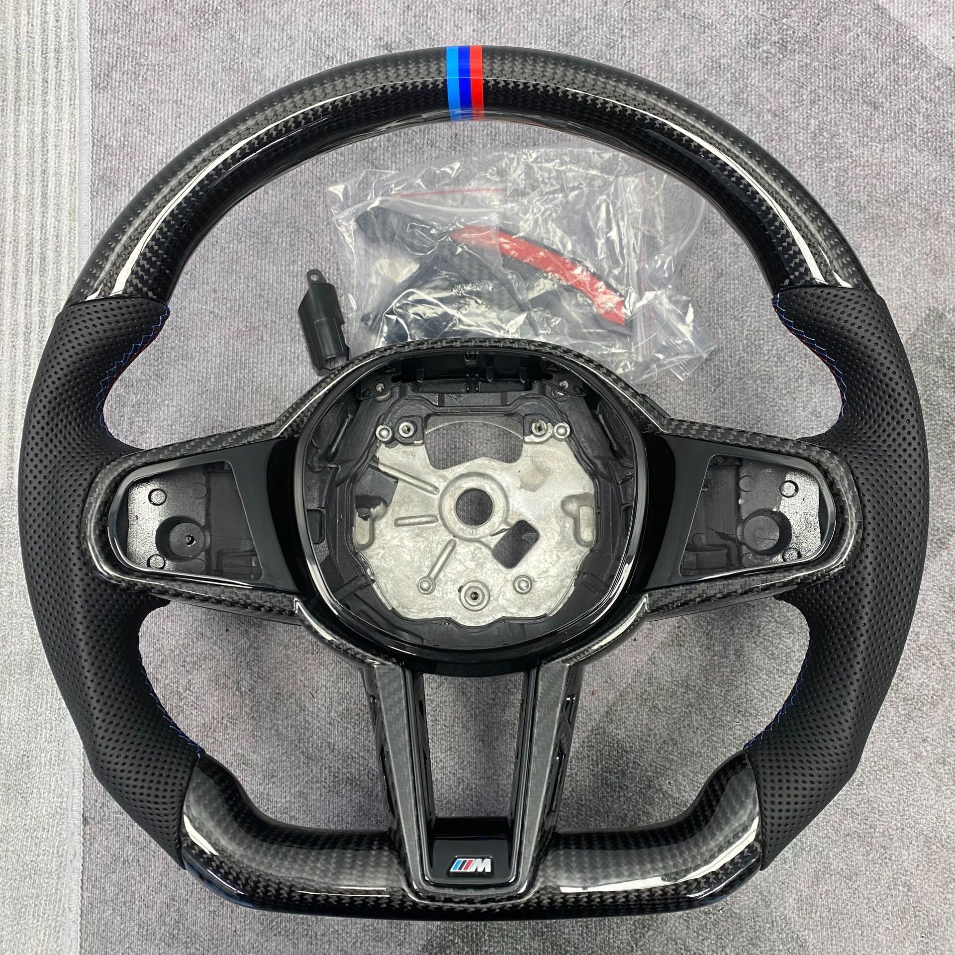 Manufacturer Customized Carbon Fiber Car Steering Wheel Modification Suitable for Bmw Series Cs Steering Wheel Processing Can Be Upgraded