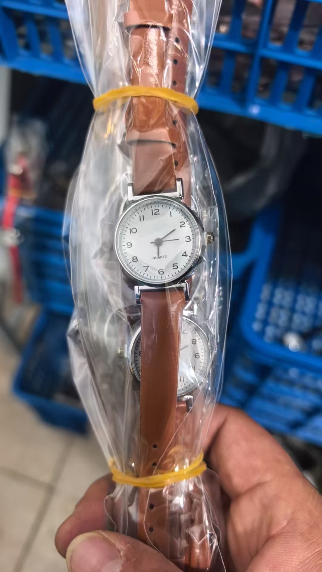 人気のクロスボーダー男性と女性の試験気質ファッション時計レトロな個性デザインのクォーツ時計工場卸売