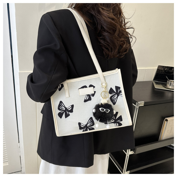 Women's Medium Canvas Flower Butterfly Streetwear Zipper Underarm Bag display picture 9