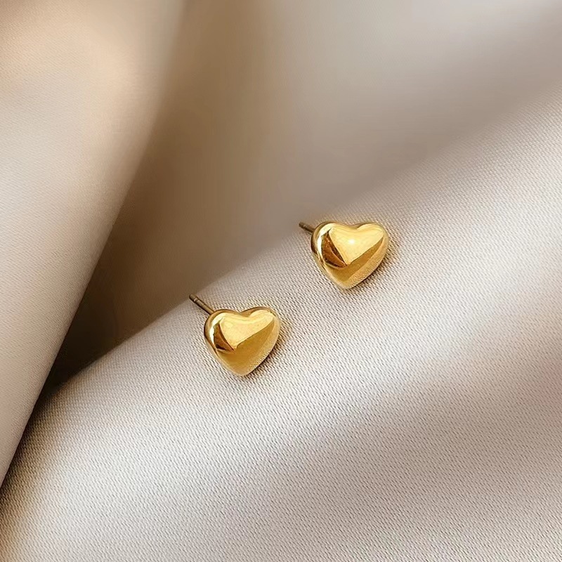 Daily Occasion Titanium Steel Material Fashion Heart Shape Titanium Steel Plating Ear Studs 1 Pair