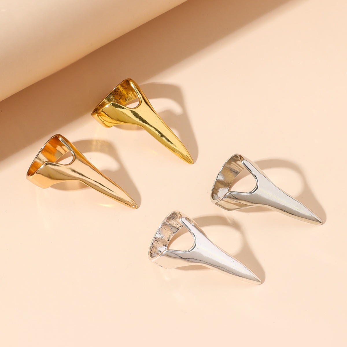 Europa y los Estados Unidos caliente venta de anillo de bronce Wolverine diseño creativo anillo de dedo largo geometría exagerada anillo de anillo universal image 3