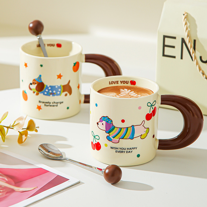 Taza de perro de salchicha para chicas lindas tazas de agua caseras nuevas tazas de café de desayuno de pareja de cerámica 2025