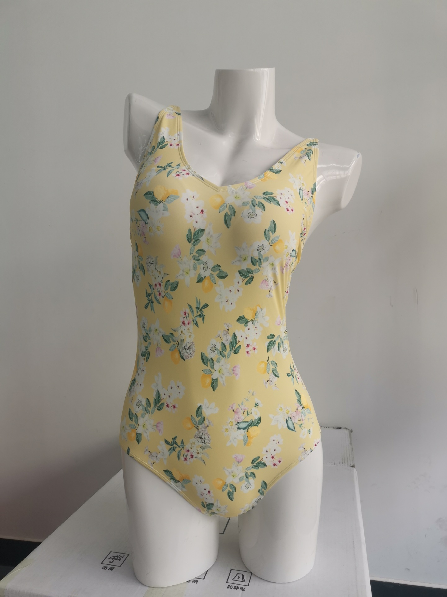 2023�¿�����Ӿ��ӡ���羳���ڵ���ŷ��Ů����Ȫ��Ӿװ���ؽ���