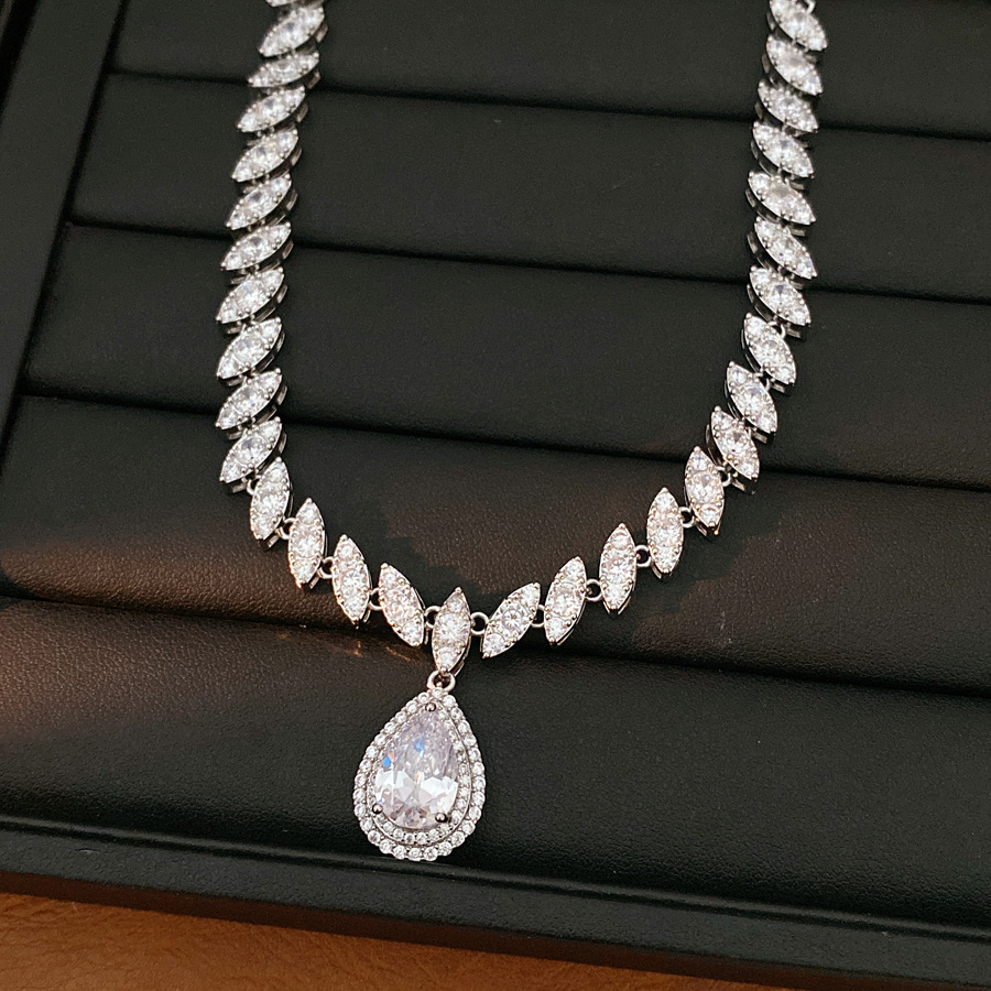 Collar de hebilla de gota de agua de piedra de silicio ligero de lujo nicho de alto nivel sensación de cadena de clavícula temperamento personalidad conjunto de joyería al por mayor image 8