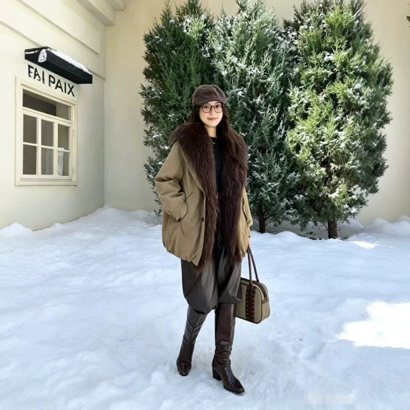 Raccoon Fur Collar, Goose down Lining, Detachable Fur Collar, Mid-Length Women's Fur Coat, Elegant and Suitable for Commuting