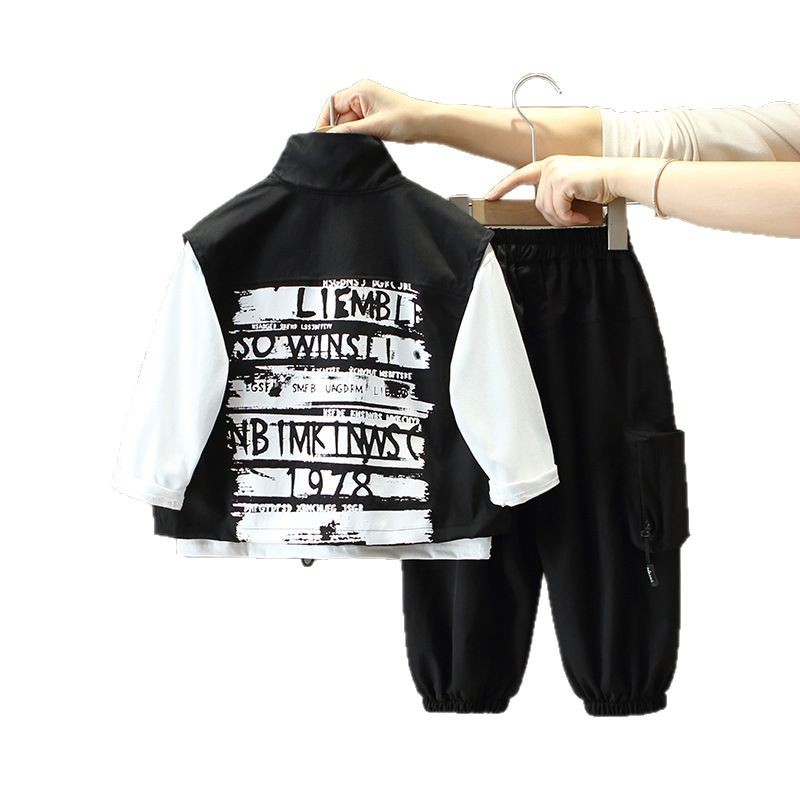 7729 traje de primavera para niños 2025 nuevo chaleco de herramientas para niños fresco de moda traje de tres piezas ropa de primavera y otoño para bebés