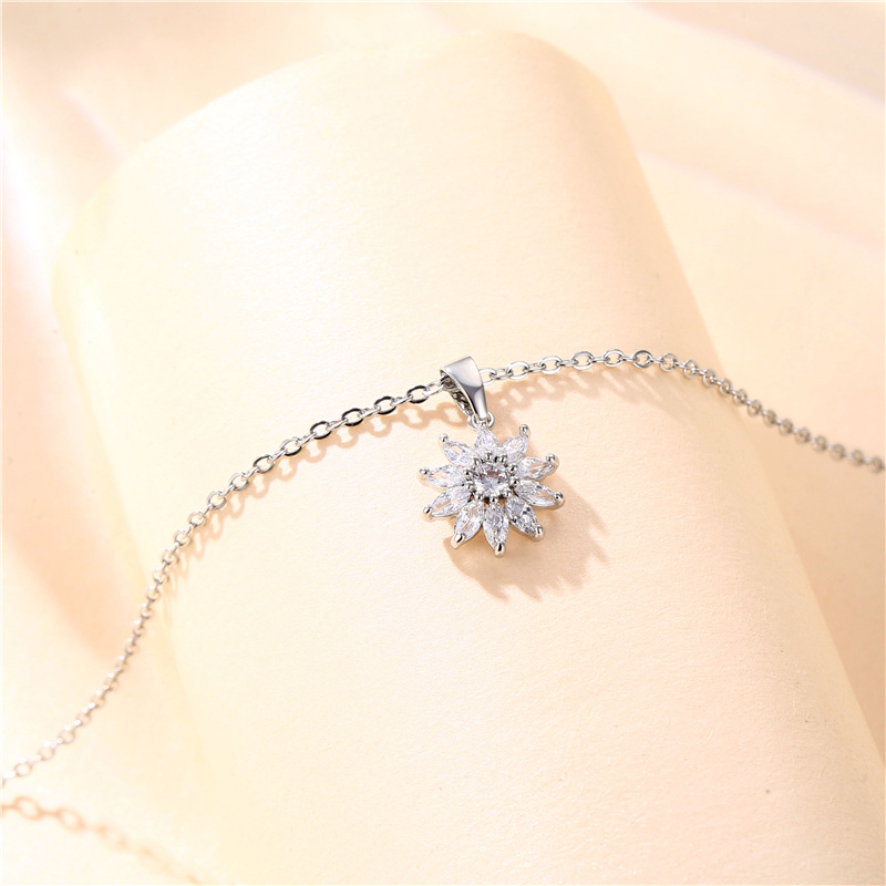 Snowflake Inlaid Zircon Copper Pendant Stainless Steel Chain Necklace Wholesale Nihaojewelry display picture 5
