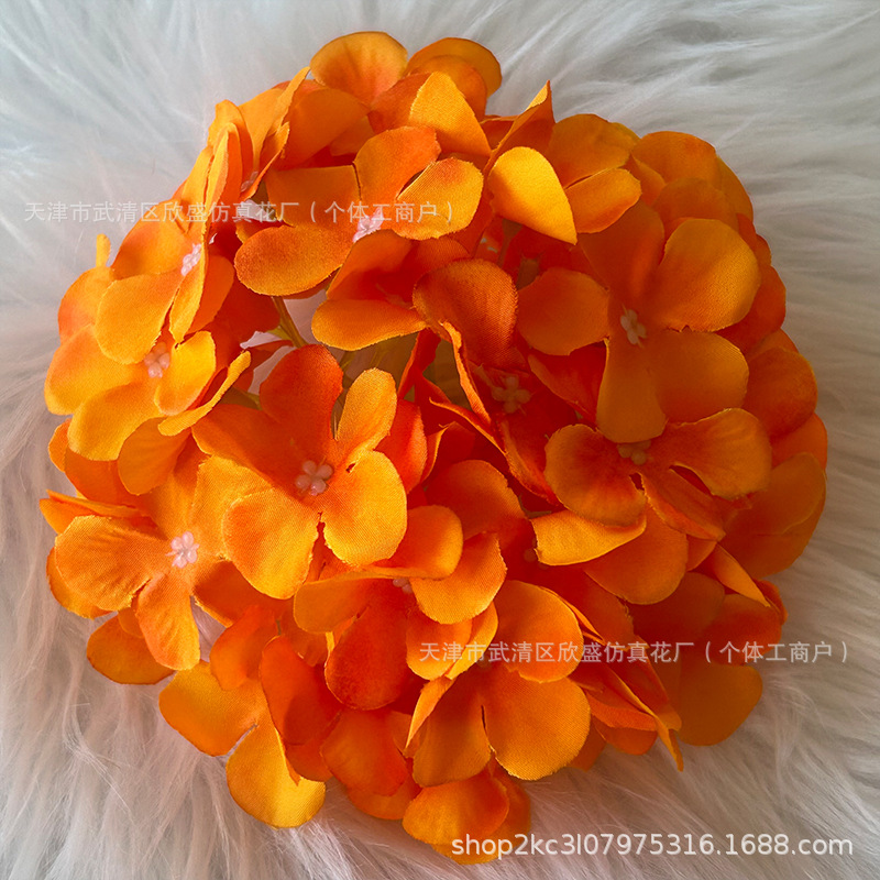 주황색