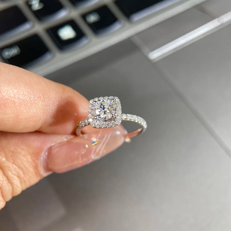 Micro-Inlaid Ultra-Shiny Cubic Zirconia Ring for Women, Light Luxury Niche Design, High-End, Exquisite, Versatile and Fashionable Ring Micro-Inlaid Ultra-Shiny Cubic Zirconia Ring for Women, Light Luxury Niche Design, High-End, Exquisite, Versatile and Fashionable Ring