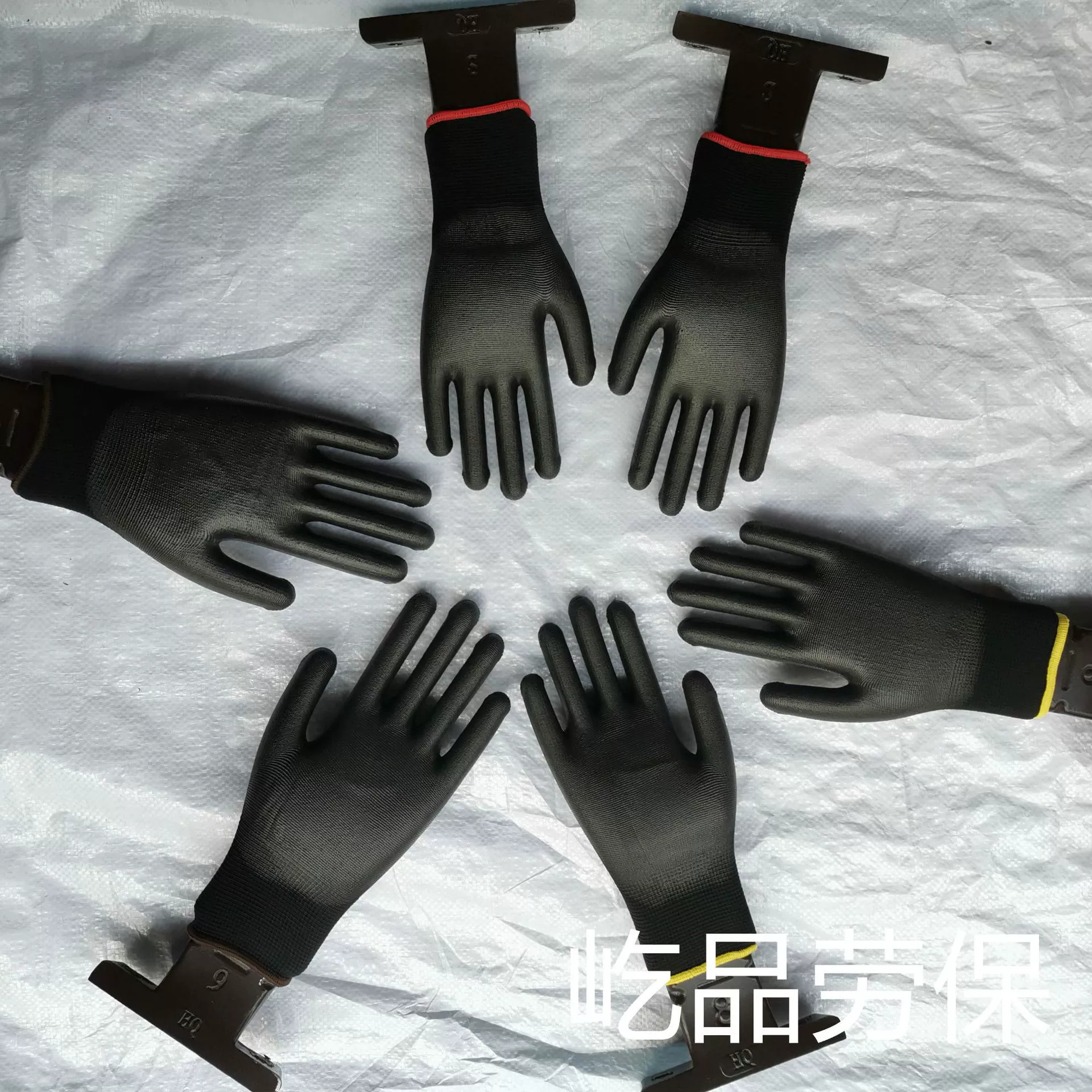Пальмовые перчатки с полиуретановым покрытием Черные окунутые ладони с покрытием для ладони 13-контактный полиэстер с полиуретановым покрытием, нескользящая защита