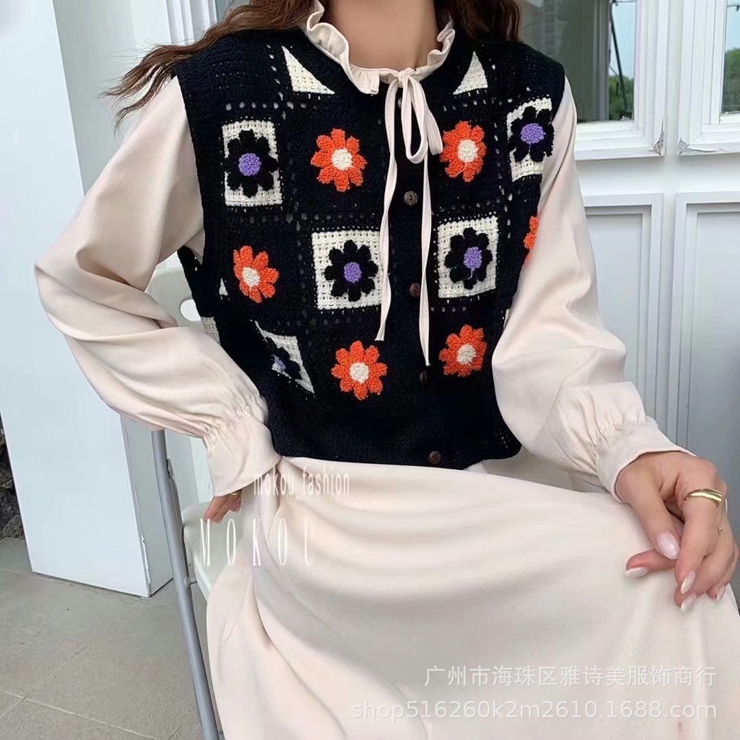 Knitted winter vest for leisure