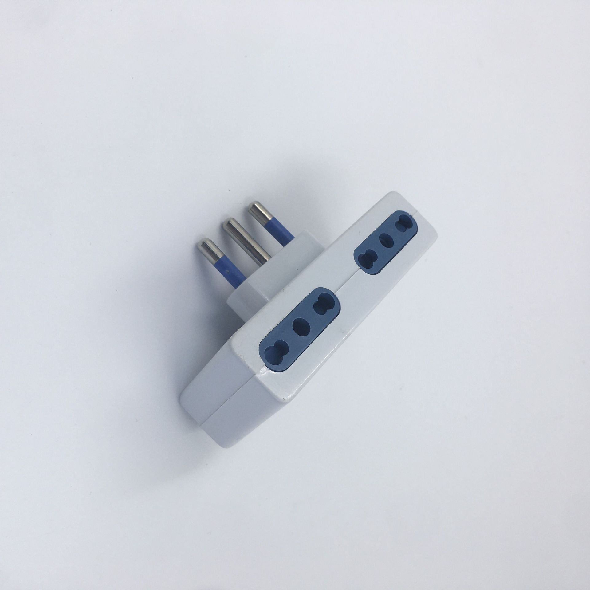 意式三圆脚16A/10A电源插头转换插头家用ASB阻燃白色意大利插头
