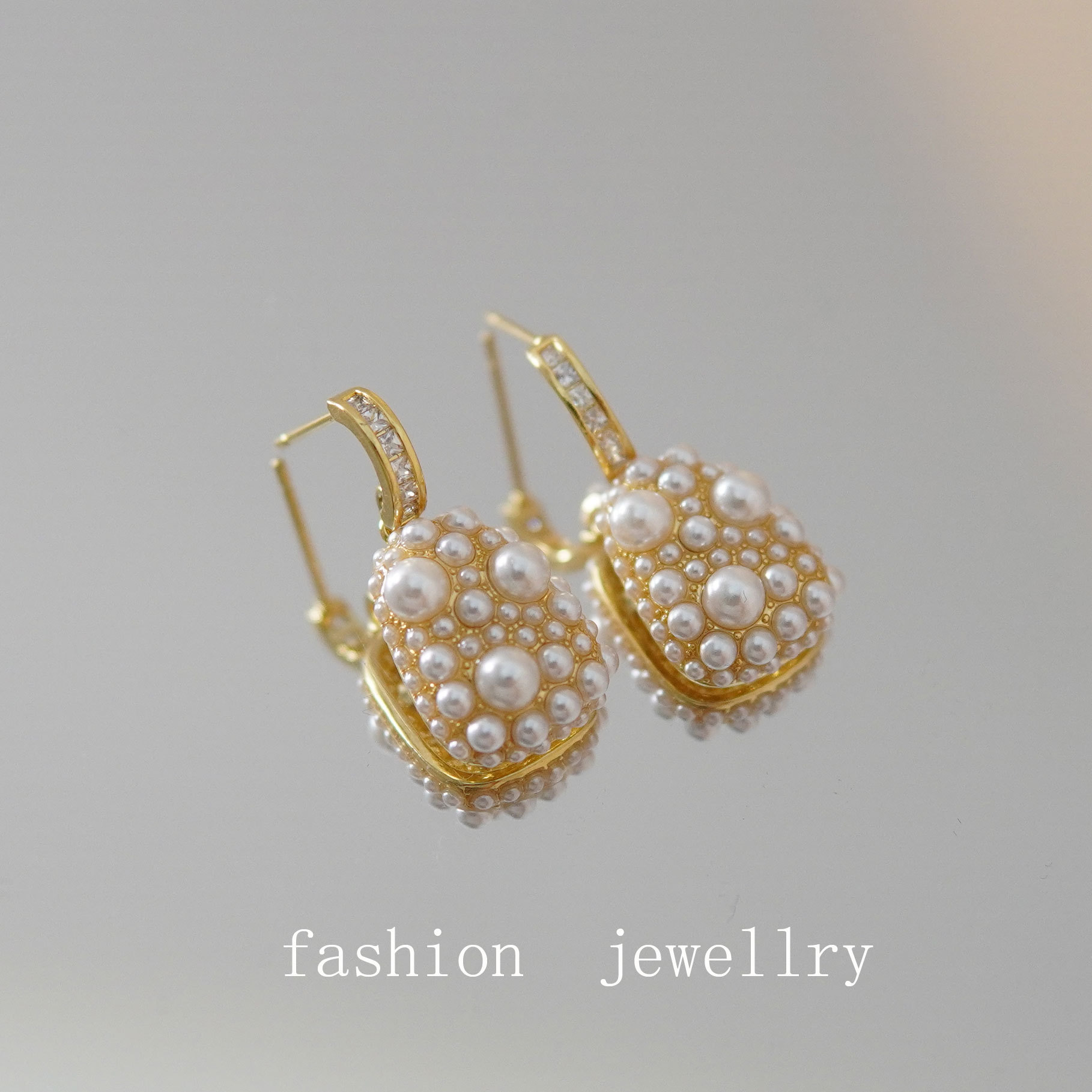 Fashionable cute geometric small design earrings pearl with zircon