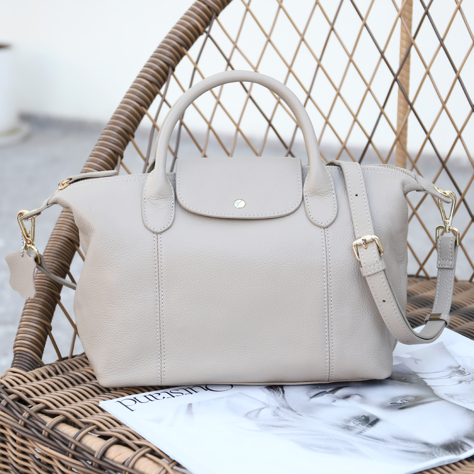 Nueva primera capa de piel de vaca de cuero de las mujeres de gran capacidad textura portátil simple todo-Partido de fábrica al por mayor bolsa de Boston