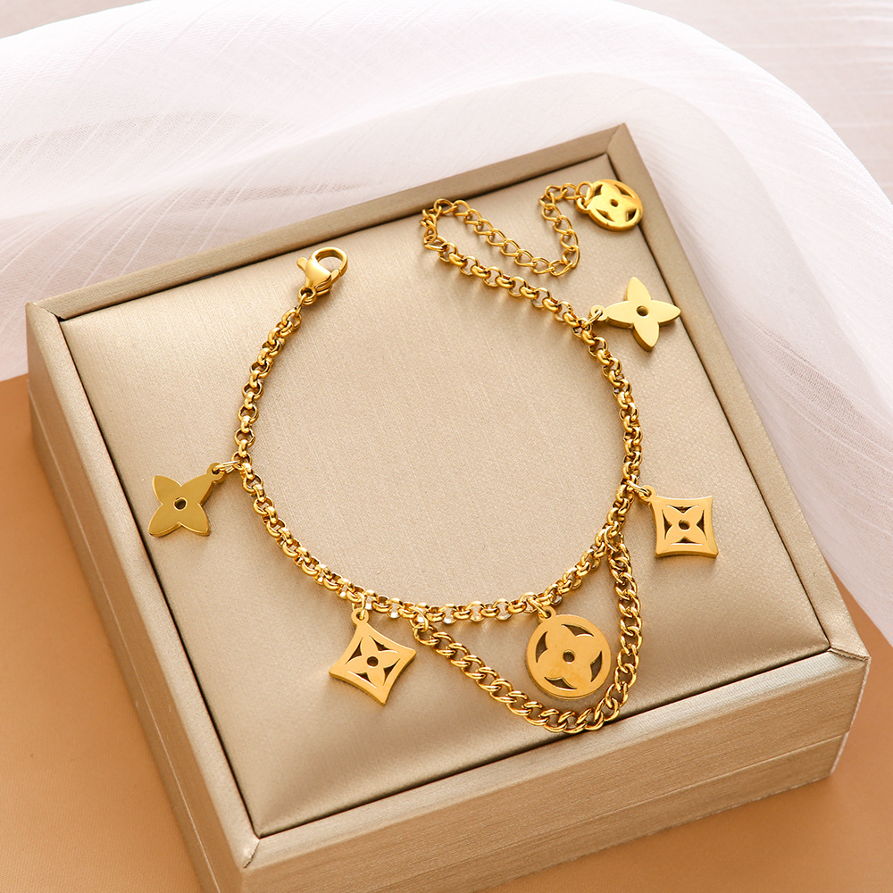 Pulsera de trébol de acero titanium vendedora caliente transfronteriza europea y americana con incrustaciones de concha pulsera colgante pulsera de diseño avanzado sin desvanecimiento al por mayor