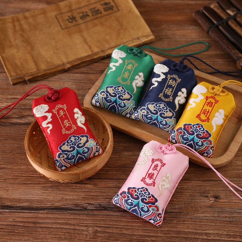 Wholesale Hanging Neck Chinese Embroidery Prayer Bag Small Purse Brocade Sachet Amulet Lucky Bag Guard Sachet Empty Bag Wholesale Hanging Neck Chinese Embroidery Prayer Bag Small Purse Brocade Sachet Amulet Lucky Bag Guard Sachet Empty Bag