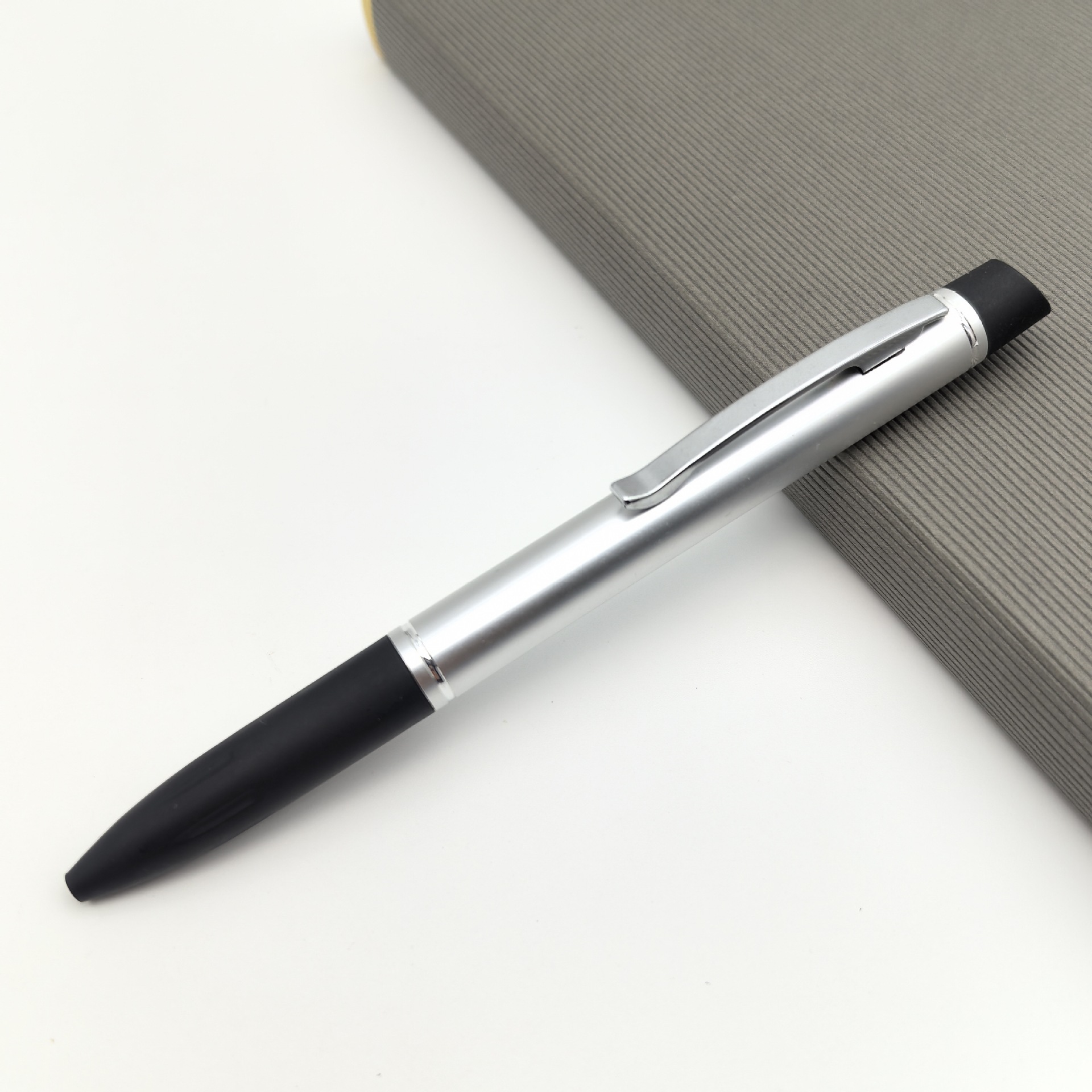 Nuevo mango de bolígrafo de metal de aluminio con bolígrafo de papel de regalo de publicidad con bolígrafo combinado se puede imprimir