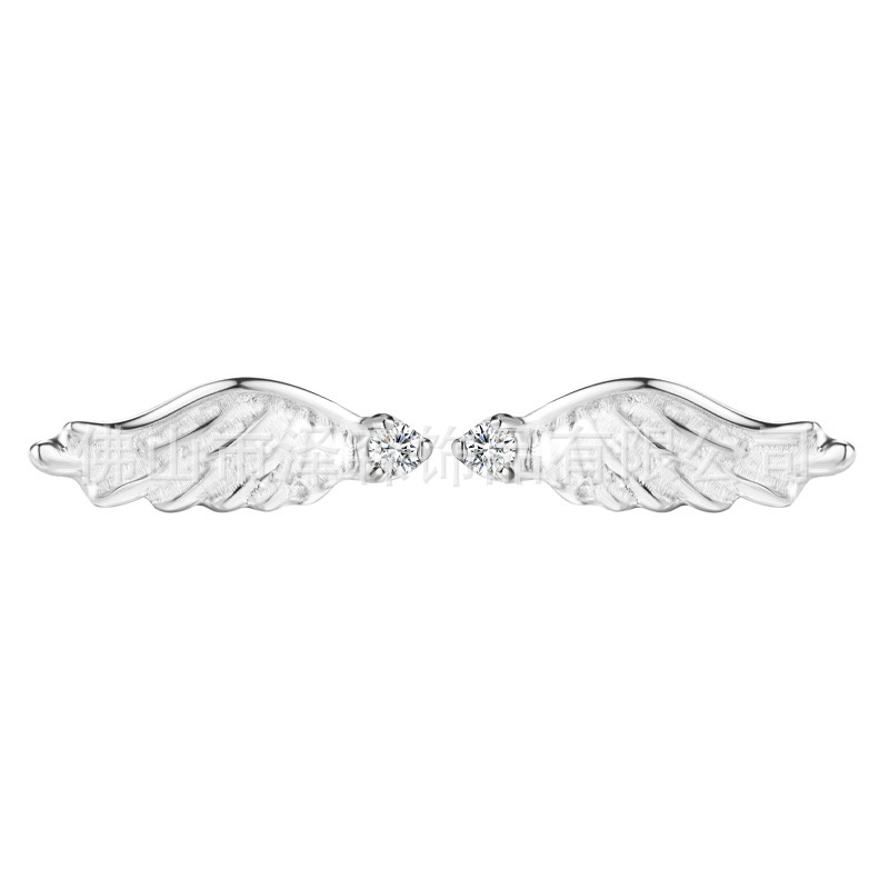 Silver pointed spike labret stud material detail