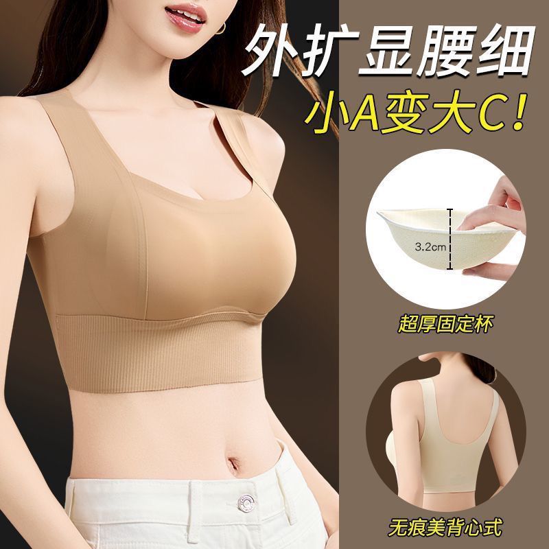 胸が大きくて、跡のない下着の女性が集まっています。|undefined