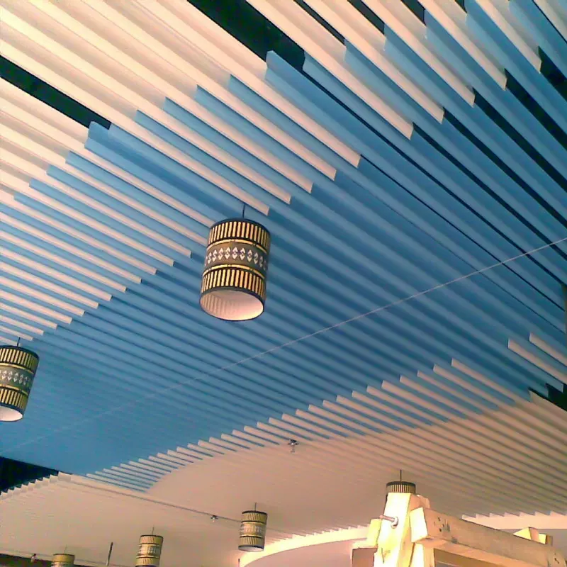 铝挂片铝条扣铝长条防火吊顶叶片造型铝天花材料厂家批发