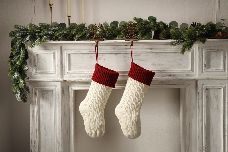 sac cadeau de Noël tricoté chaussettes décoratives en peluche chaussettes de Noël en laine couleur assortie petit sac cadeau torsadé de 8 mots_voghion.com