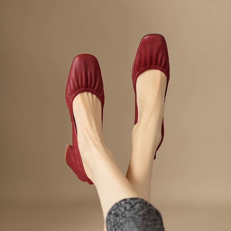 Cuerpo suave cuadrado grosso tacones altos zapatos de mujer 2026 nuevo cuero suave poco profundo no cansado pies de trabajo zapatos individuales