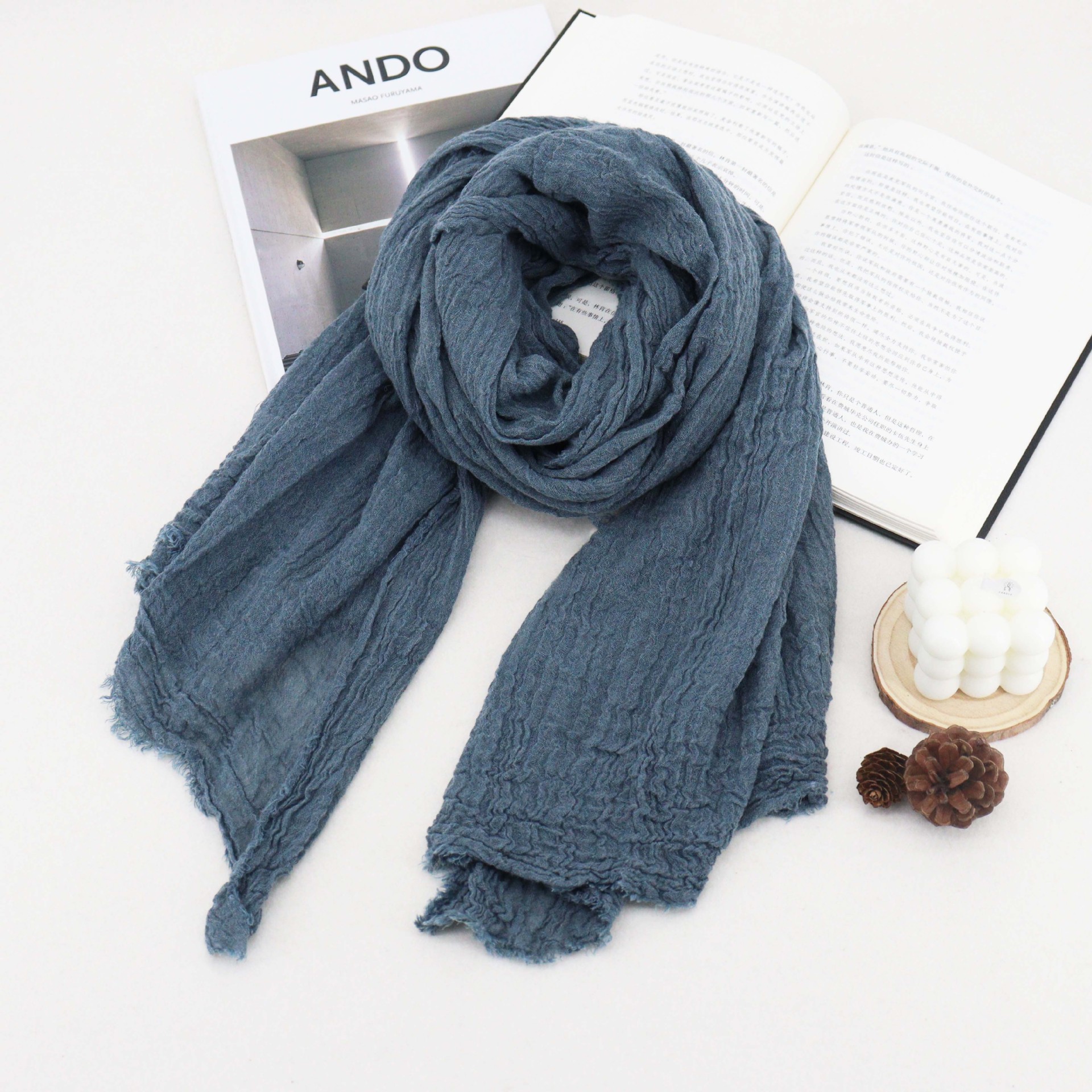 Buñuelo de lana simple de algodón y lino de mujer primavera y otoño de color sólido pliegue elegante buñuelo de niñas de alto nivel explosivo chal