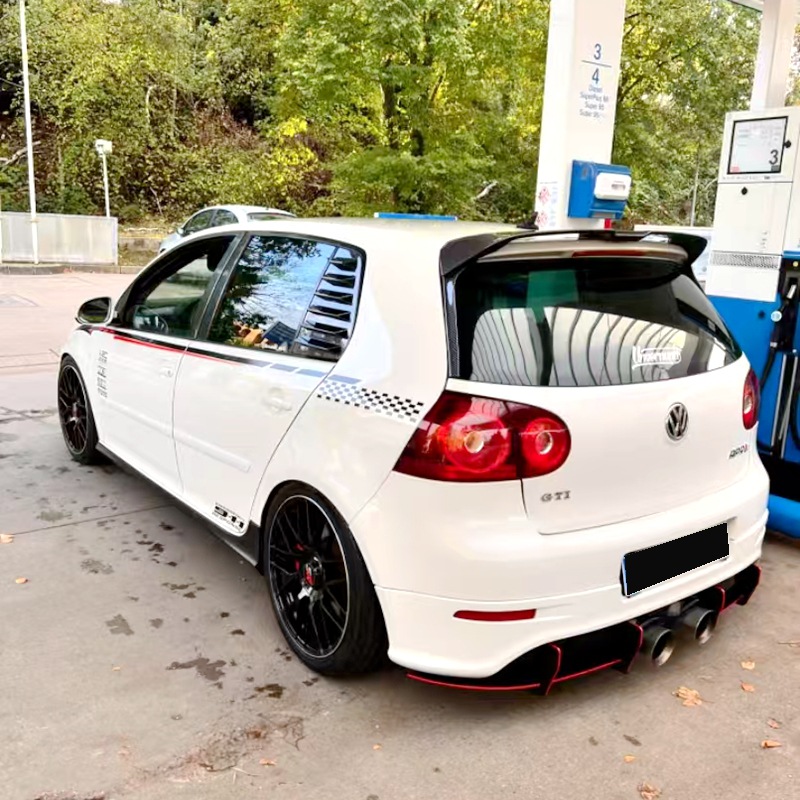 Suitable for 2004-2008 Volkswagen Golf 5 GTI, this is a dedicated, glossy black rear spoiler designed for MK5 modifications