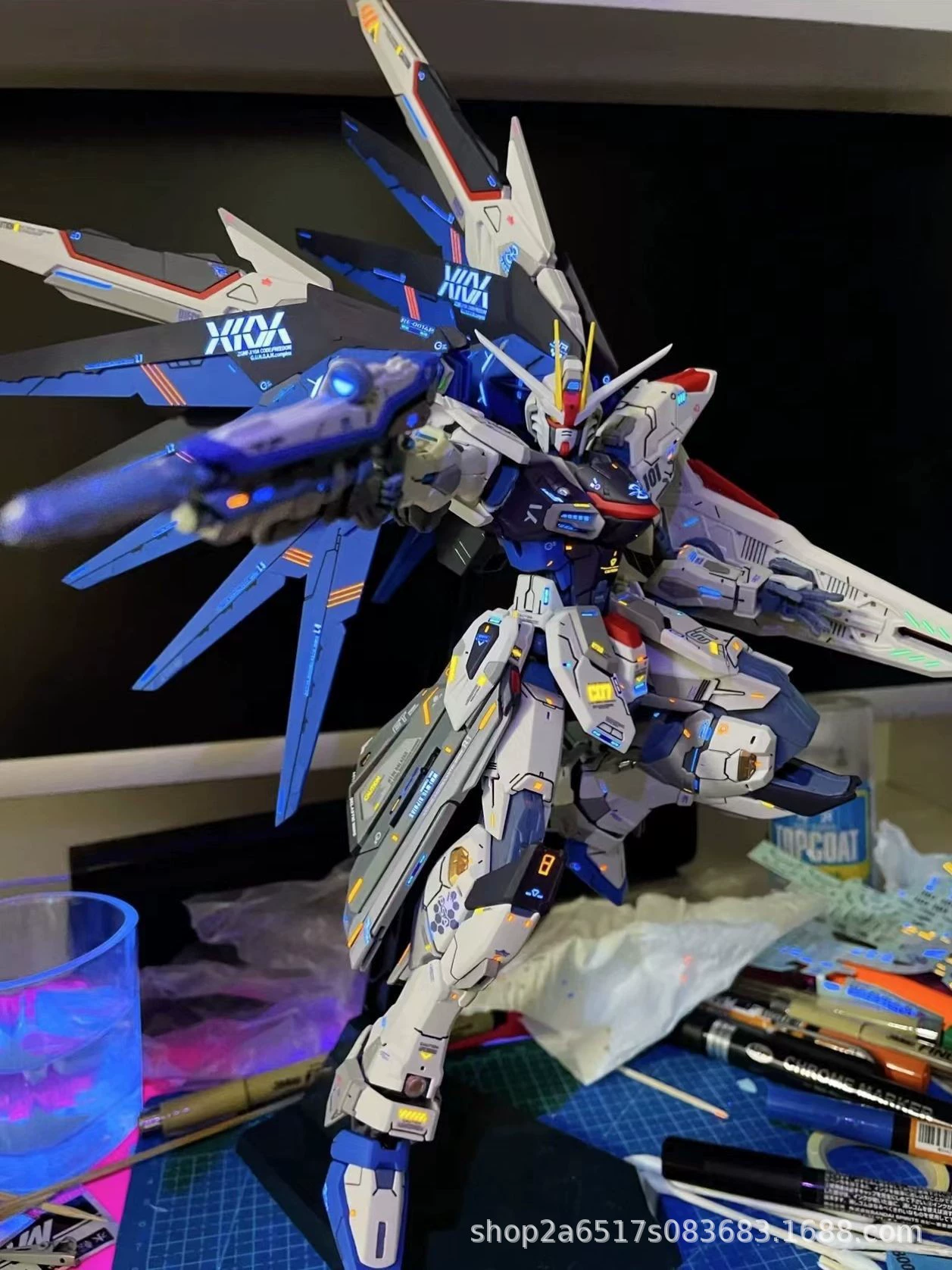 Поколение модели Gundam HG Fengling Newborn Freedom Zha Guqi Летающий крыло свободного полета собранная вручную модель