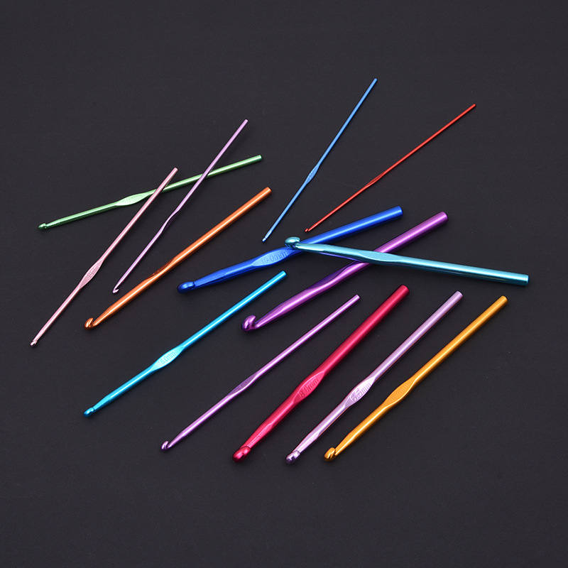 2023 Venta caliente color alúmina sola cabeza crochet DYI herramienta de tejer aluminio ganchillo aguja fabricante en stock