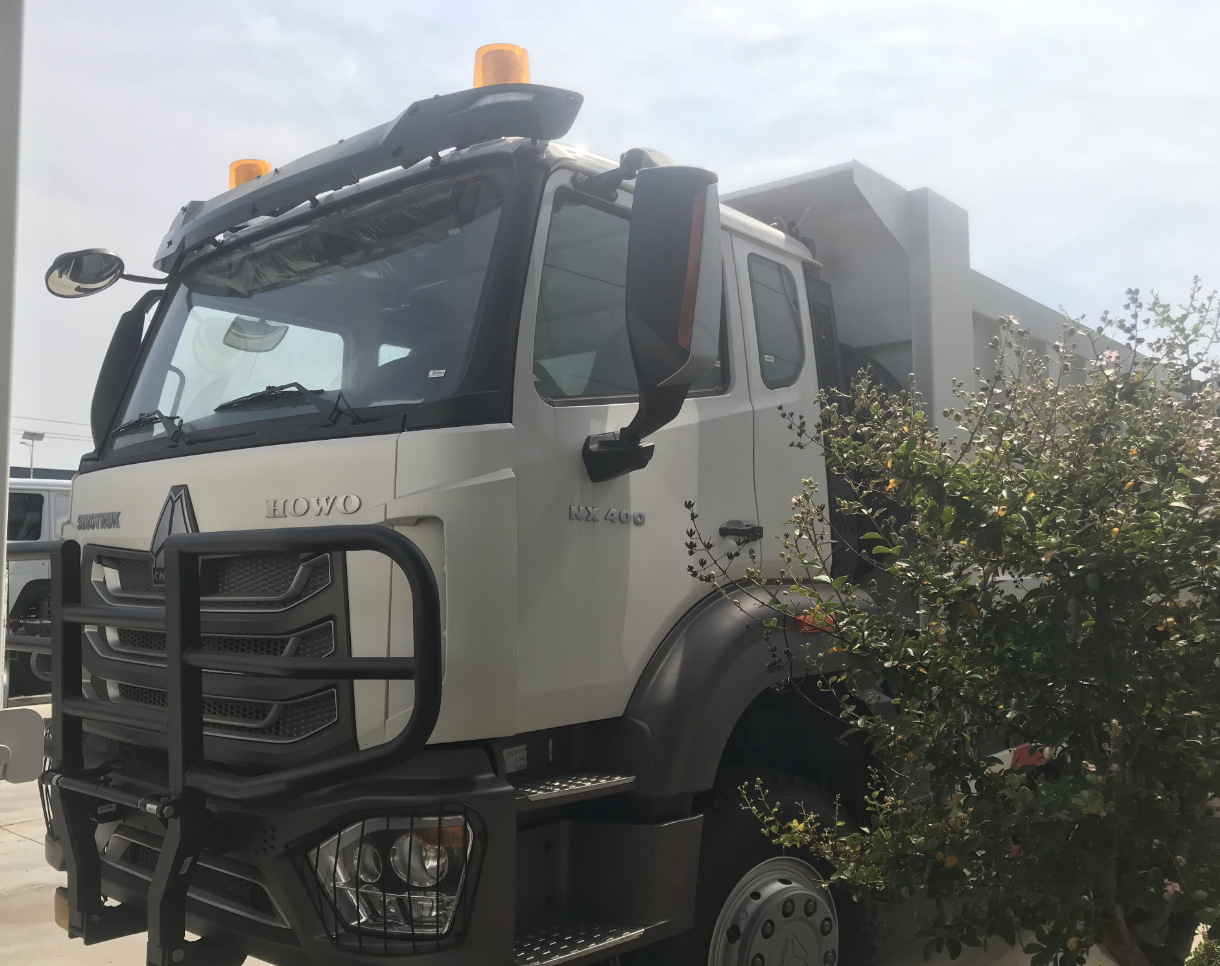 中国重汽豪沃N豪瀚国二自卸卡车及配件出口赞比亚电话18953179828