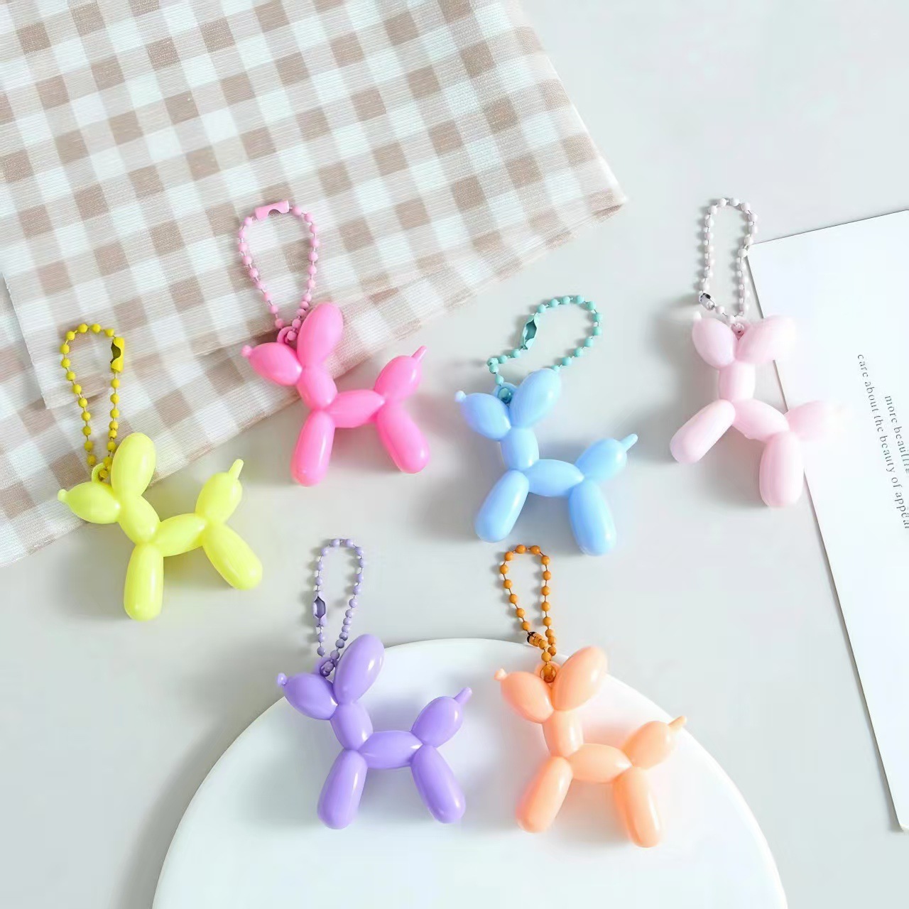 Transfronterizos i-explosiones globos perros llaveros PVC colgantes de color caramelo joyas libros mochilas llaveros de automóviles colgantes