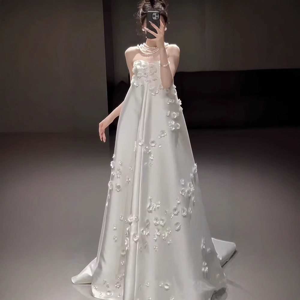 French-Style Strapless Satin Wedding Dress for Women 2026 New Luxury Niche Bridal Robe for Morning Photoshoots and Travel Photography