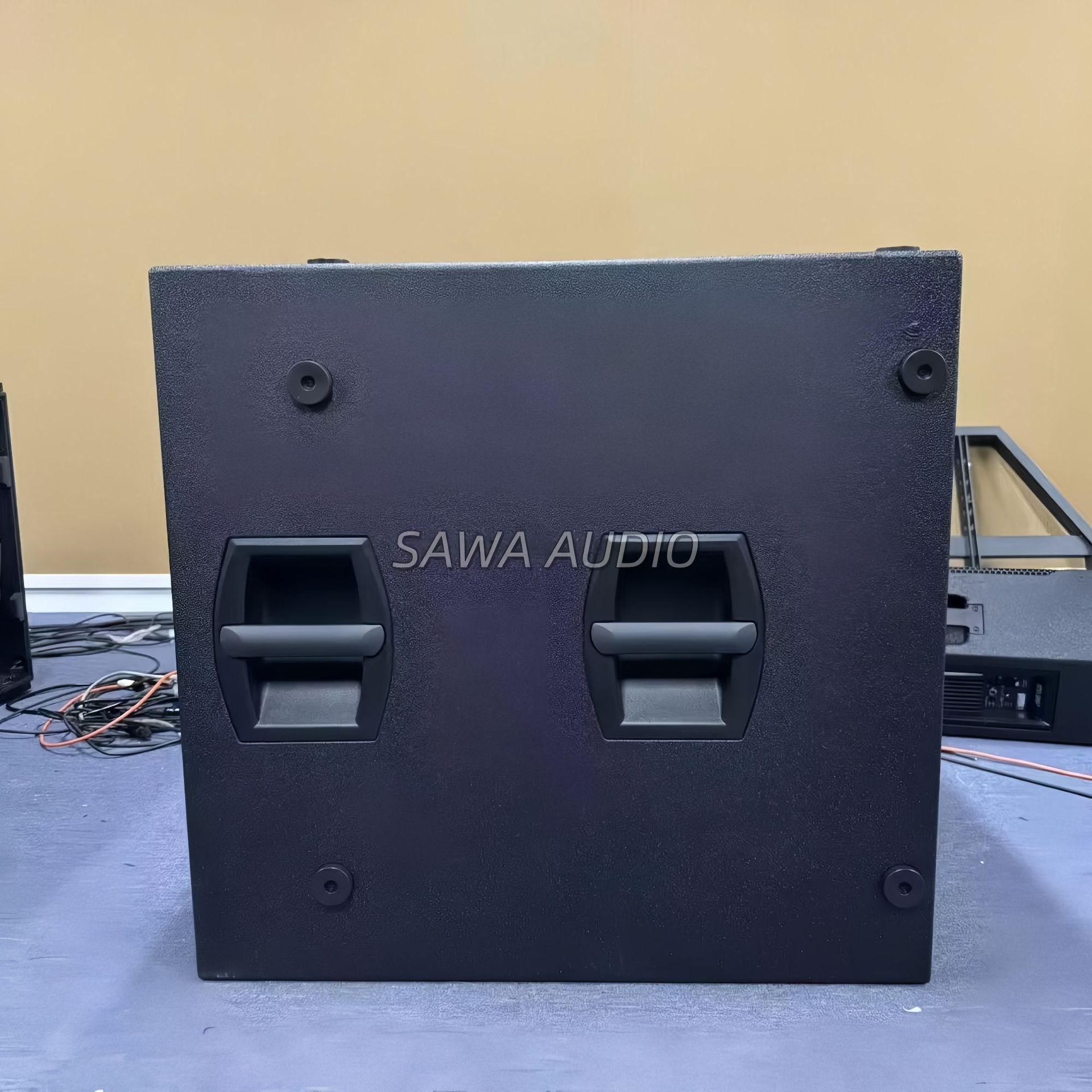 Un solo subwoofer de 21 pulgadas altavoces profesionales al aire libre altavoces de alta potencia conferencias bar escenario sonido de matriz lineal