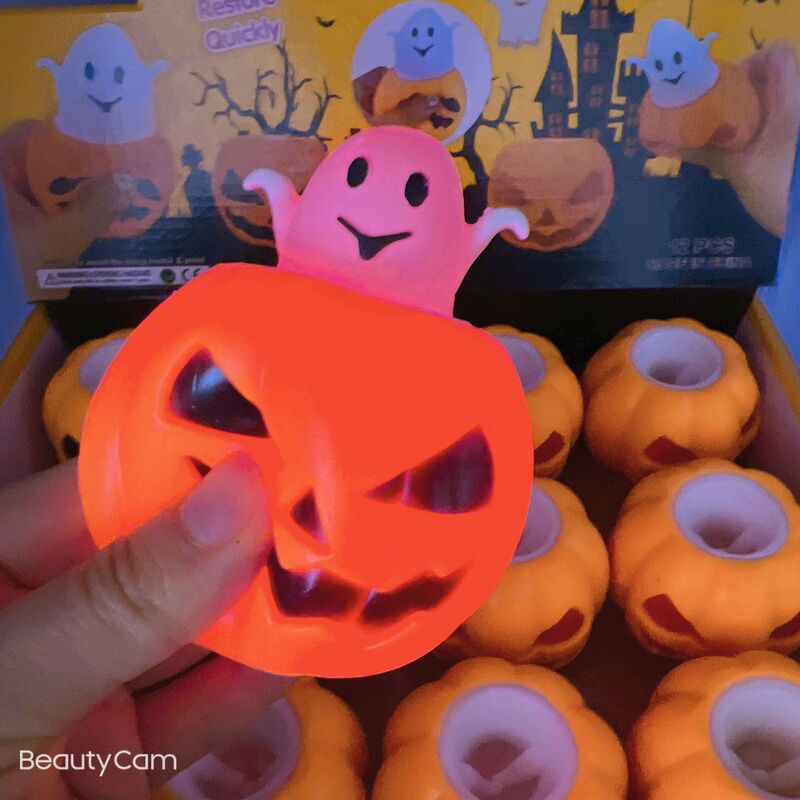 ハロウィーンの新しい夜市の人気はカボチャの頭をからかって音楽をつまんでボールのおもちゃをつぶしておもちゃの現物を解凍します。|undefined