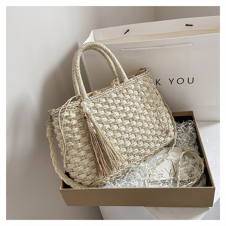 Fashion Straw Woven Messenger Tassel Bag display picture 4