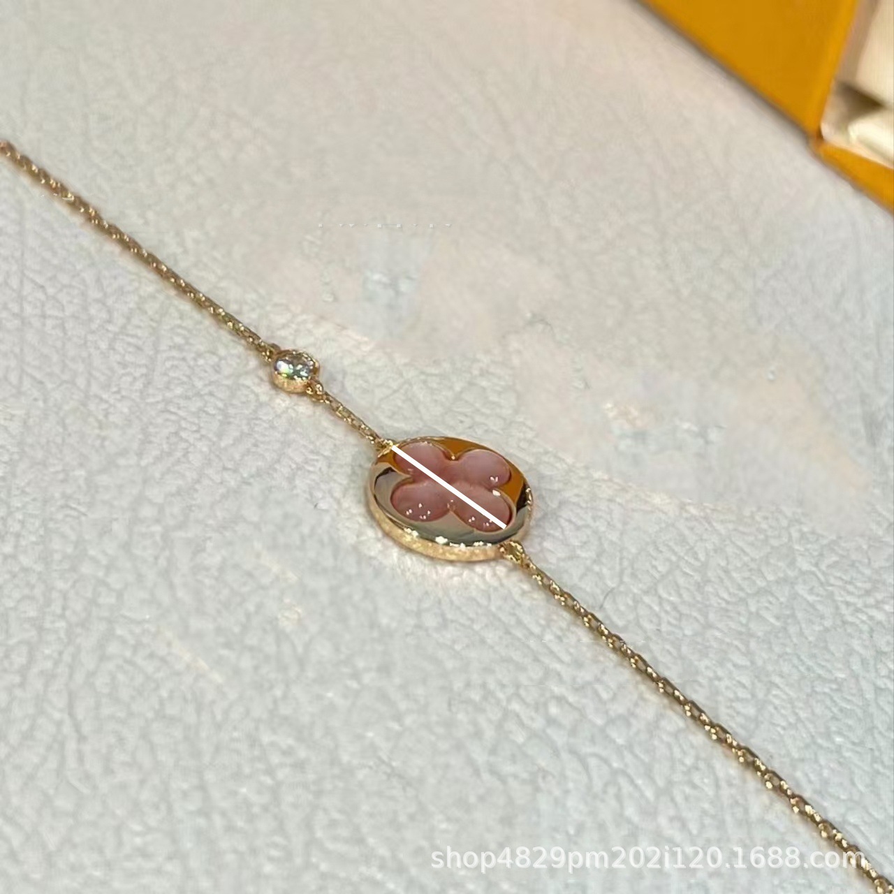 ロバの家四葉草四花五花ブレスレット女性用18Kローズゴールドメッキ軽奢菱形丸型白貝母ネックレスins