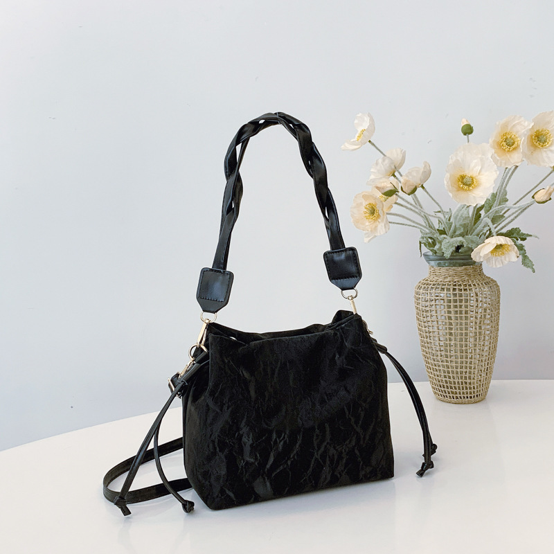 Large Capacity Drawstring Bucket Bag Stylish Casual Shoulder Bag_voghion.com