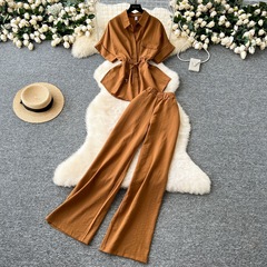 Set夏服の女性の新型2点セットのデザイン感のあるストラップは腰を収めています。