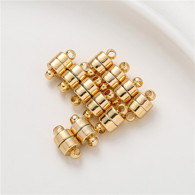 Magnetic spherical necklace