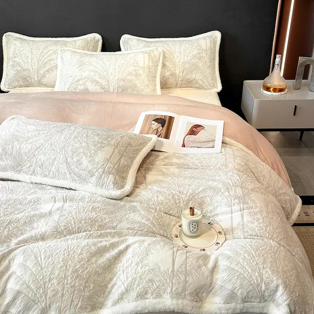 Cama de terciopelo tallado de alta gama de cuatro piezas, ropa de cama de terciopelo de leche de alta gama de lujo ligero, funda de edredón de sábana de terciopelo de coral grueso