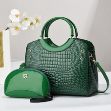 中年大容量女包2024新款手提包包简约大气鳄鱼纹单肩斜挎包子母包