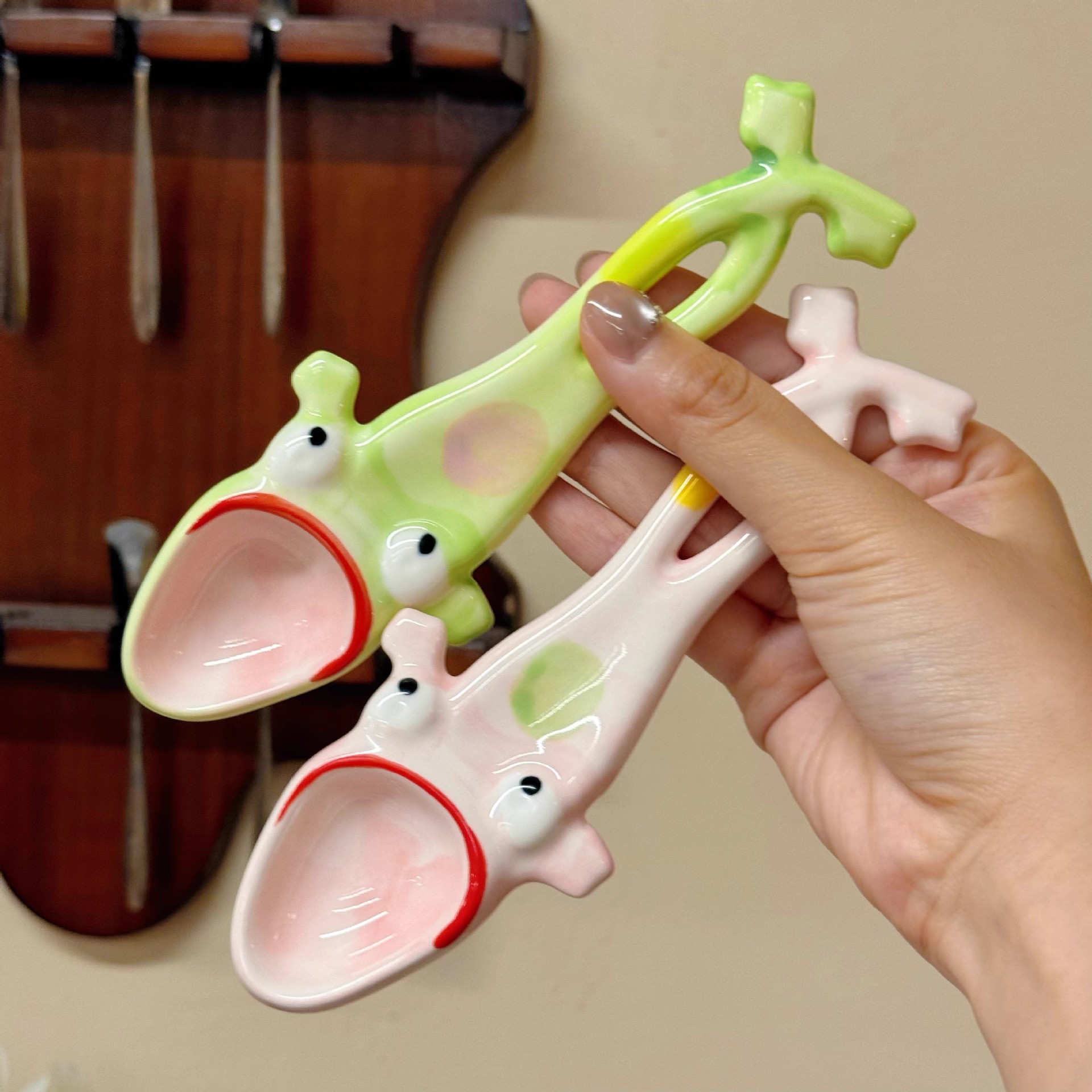 Lingură de supă din ceramică broască design original_voghion.com