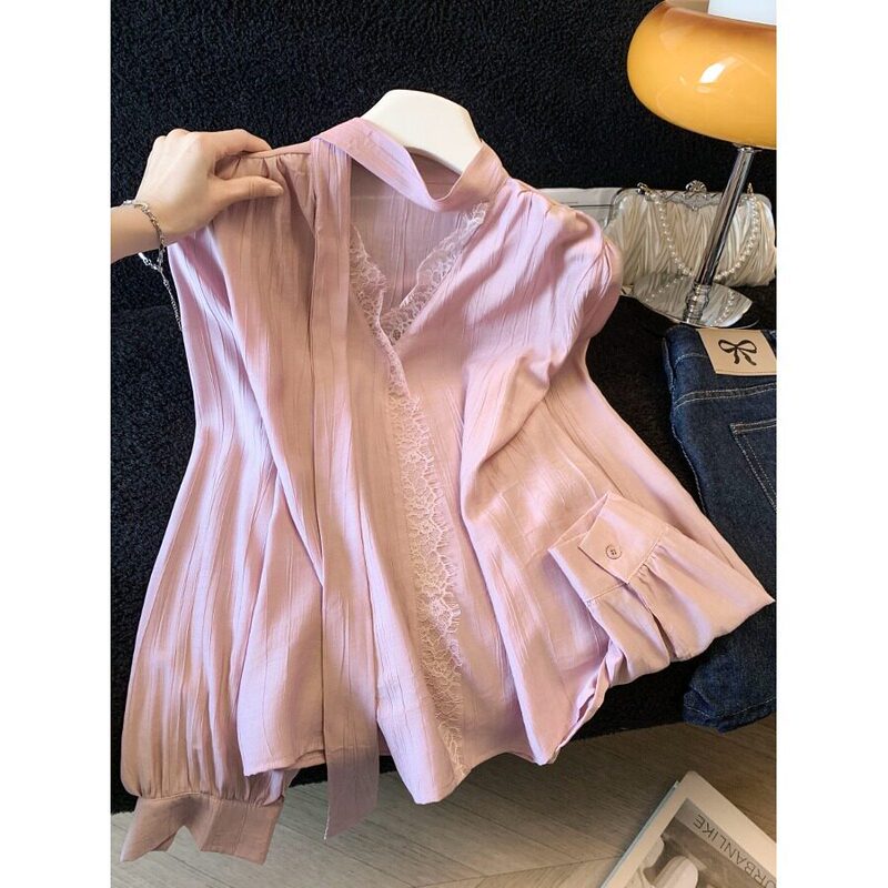 French-style lace patchwork design top with a flowing collar for women, elegant and luxurious, loose-fitting long-sleeved pink shirt A13350 French-style lace patchwork design top with a flowing collar for women, elegant and luxurious, loose-fitting long-sleeved pink shirt A13350