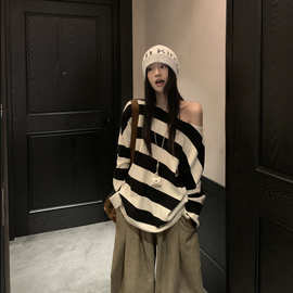 慵懒风复古撞色条纹斜肩针织衫女秋季宽松气质露肩打底衫休闲上衣