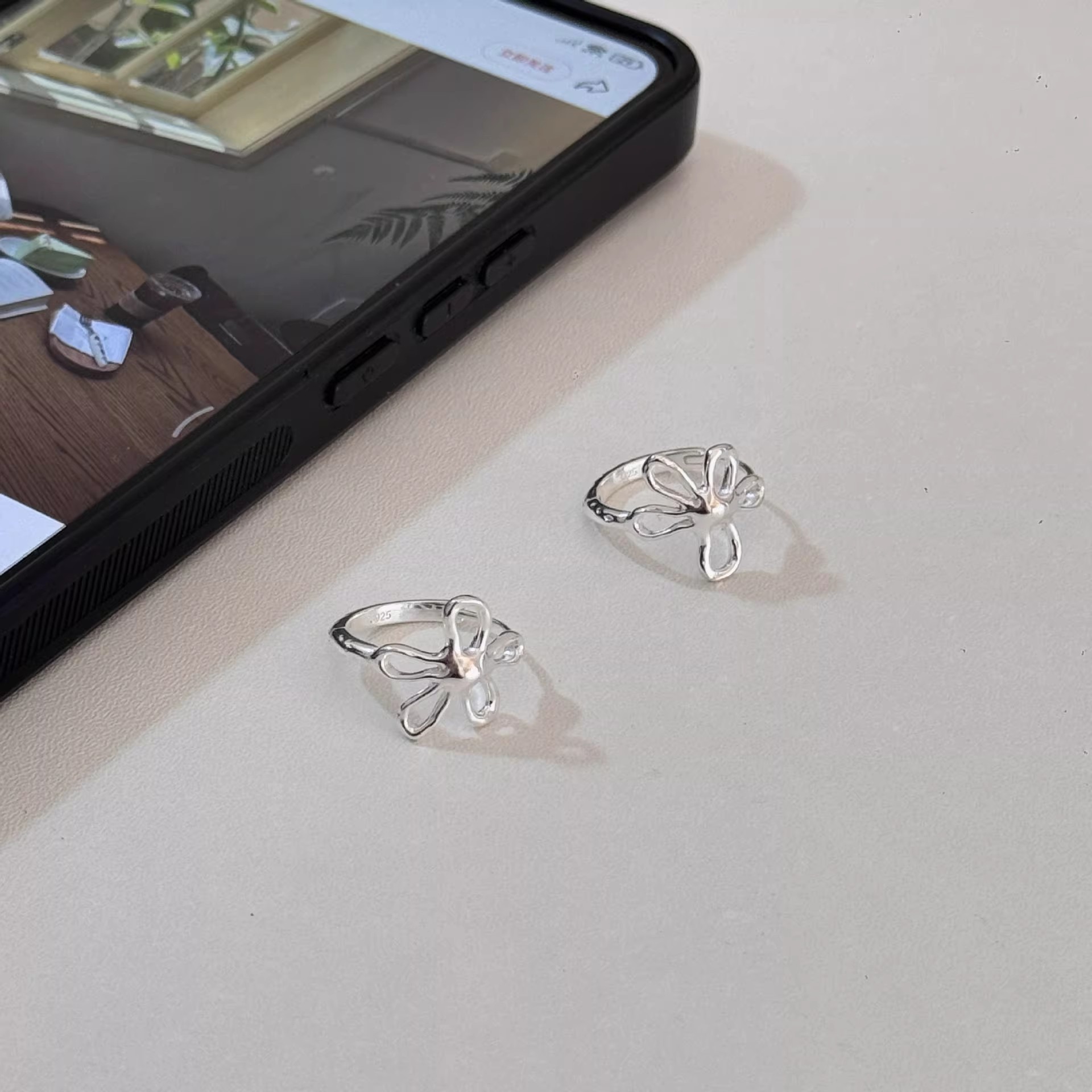 925 plata alta sensación coreana hueco aretes de flores variados nicho de moda aretes de plata esterlina aretes de diseño