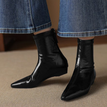 2cm低跟弹力短靴女2025秋冬季新款米白色尖头气质后拉链瘦瘦靴子
